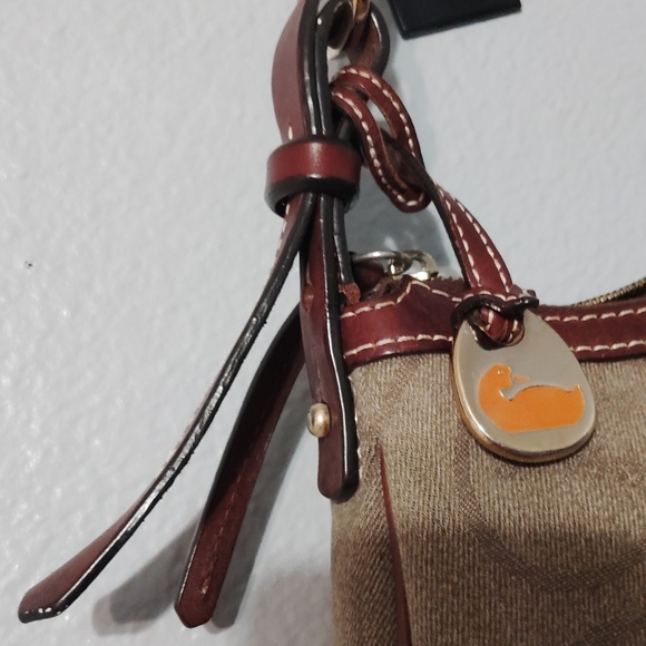 Dooney & Bourke Purse Heart Logo - Picture 10 of 16